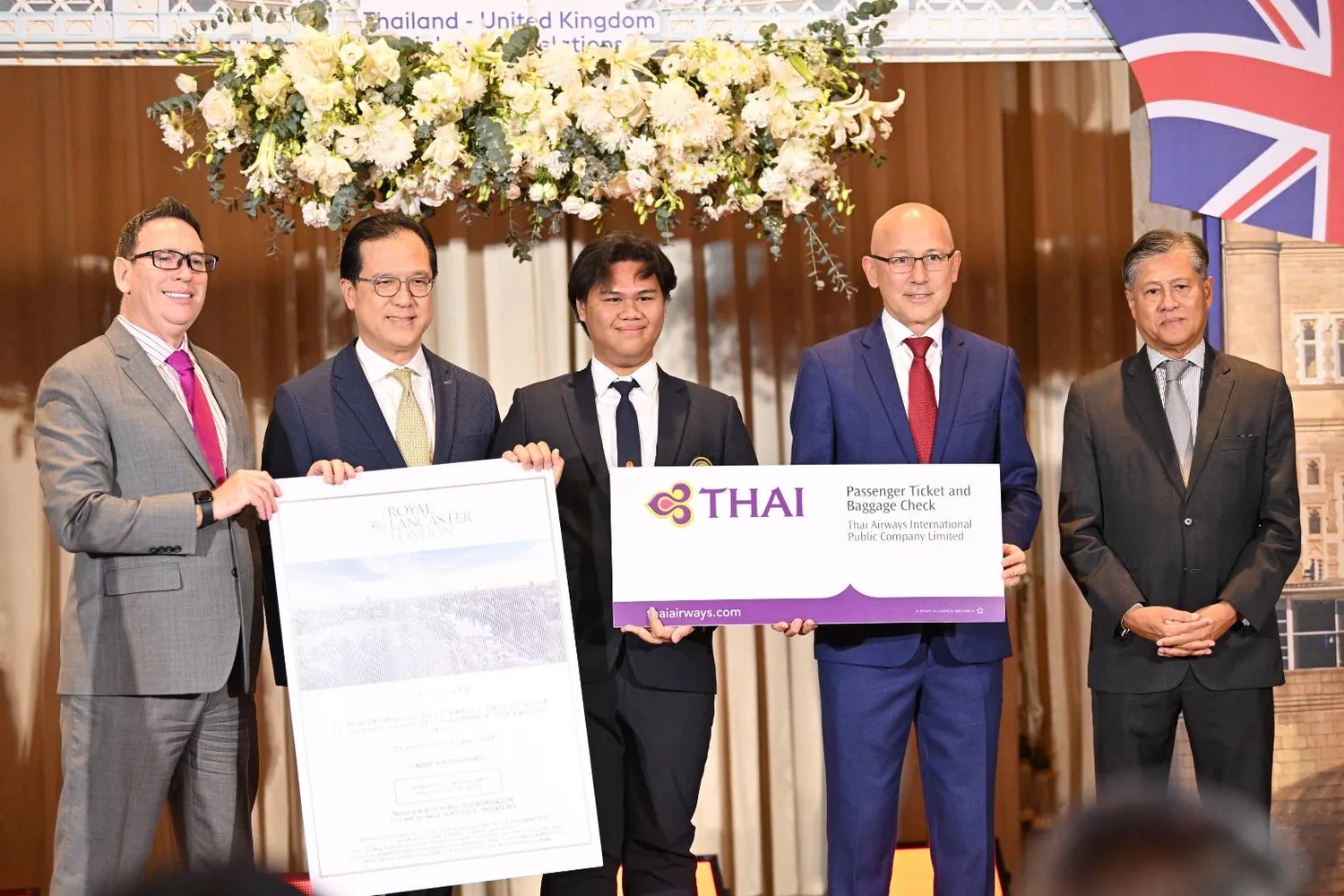 Award presentation for the 170 Years Thailand–United Kingdom diplomatic relations logo competition